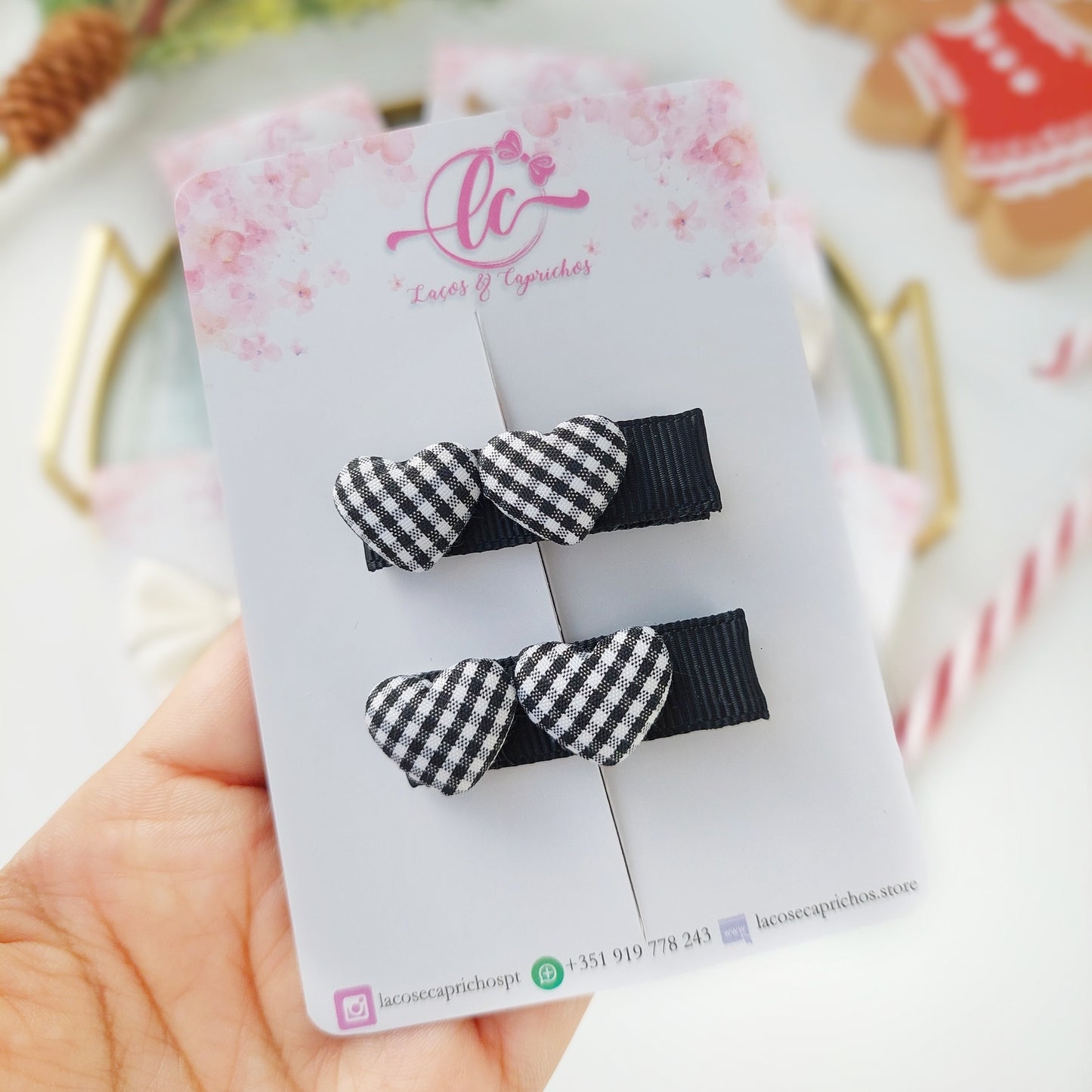 Hair Clip Coração Xadrez – Charme e Aconchego para os Dias Frios