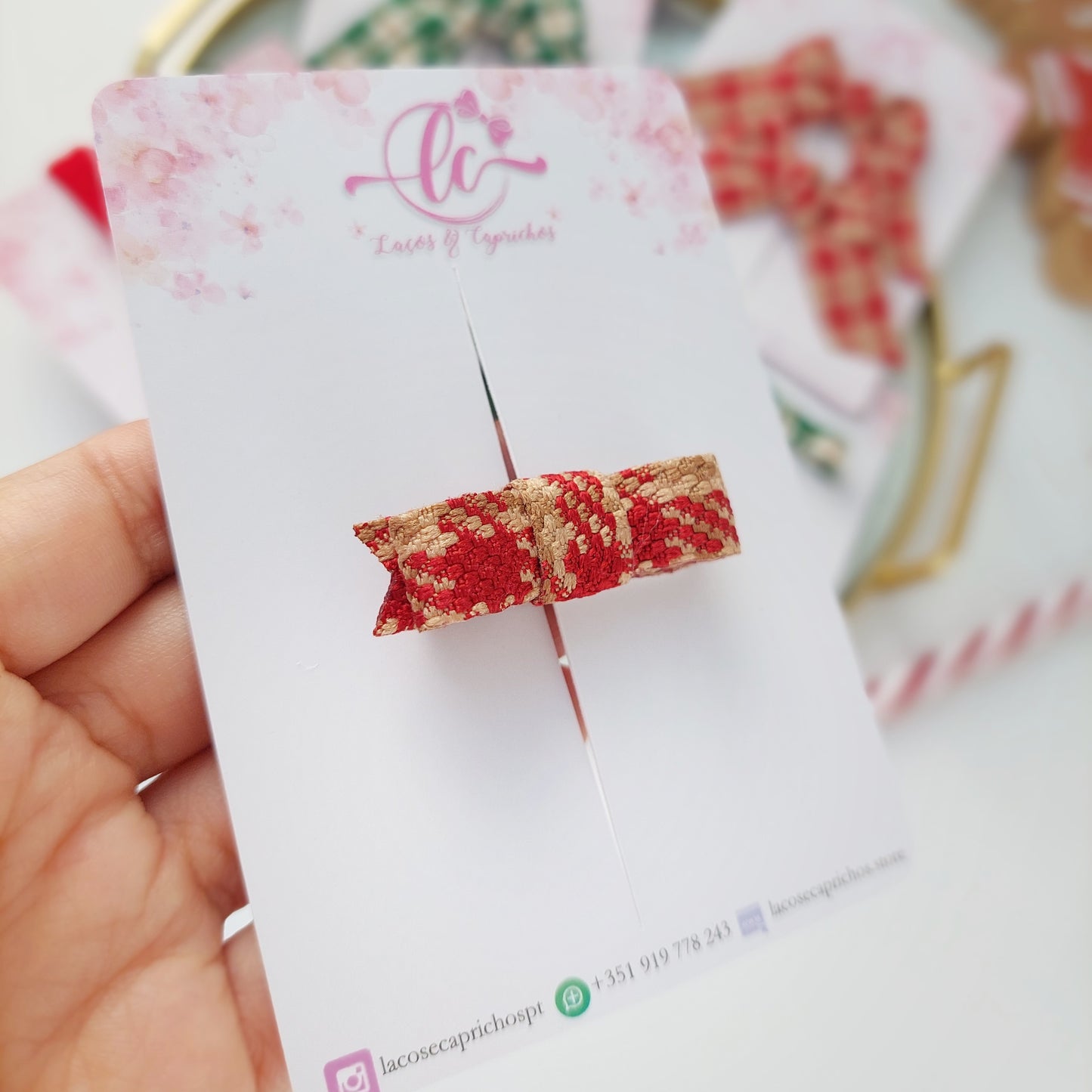 Mini Laços Xadrez – O Primeiro Encanto de Natal da Sua Pequena