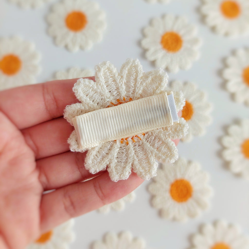 Baby Daisy Hair Clip - 5cm