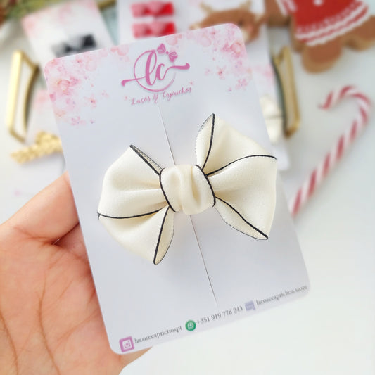 Laço Off-White com Bordas Pretas