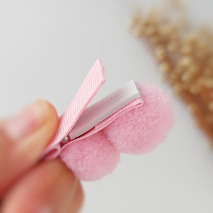 Pinza para el pelo con pompón rosa bebé – 4 cm