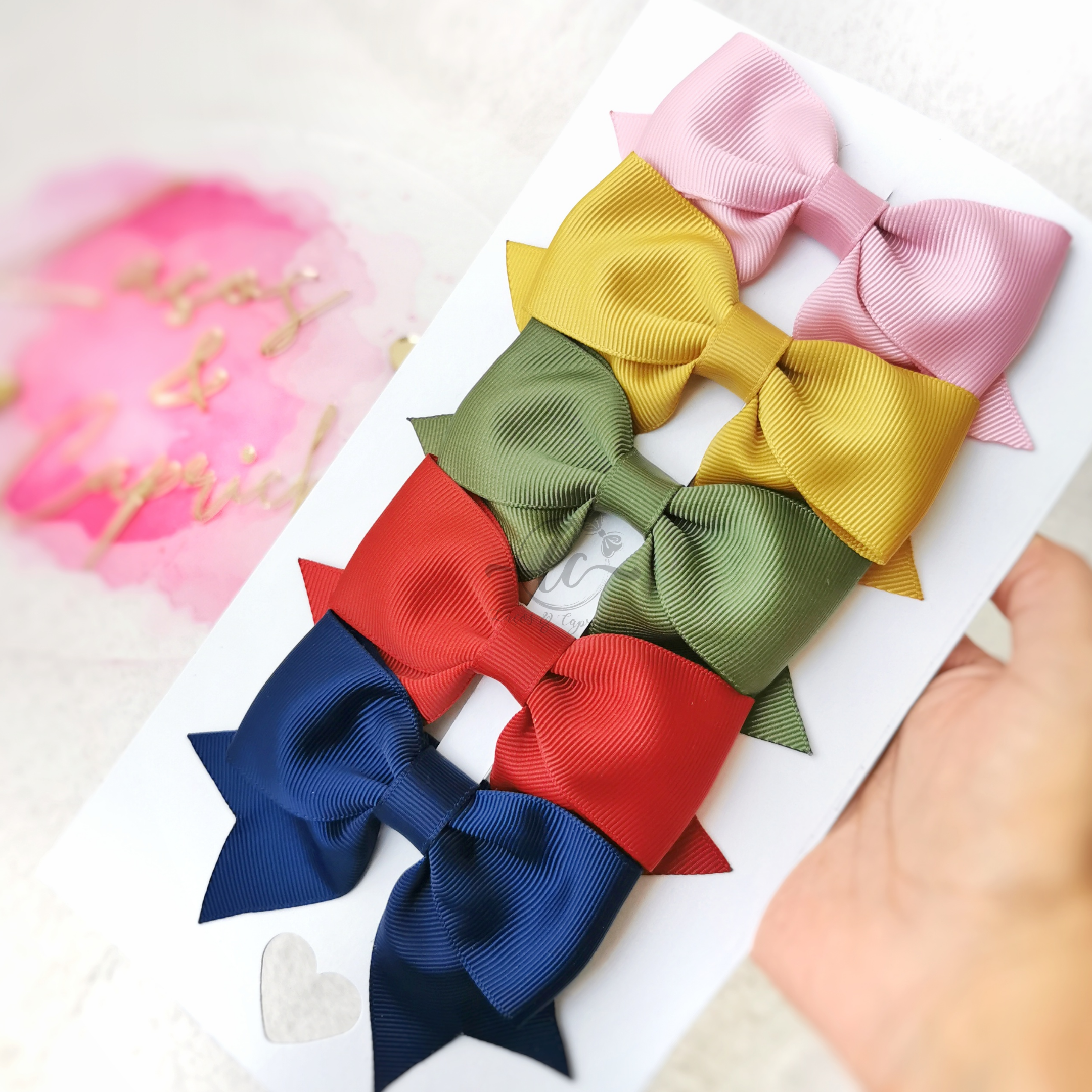 L-shaped tie with pointed ends