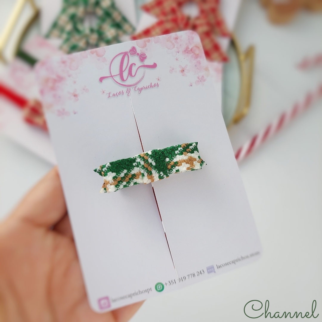 Mini Laços Xadrez – O Primeiro Encanto de Natal da Sua Pequena