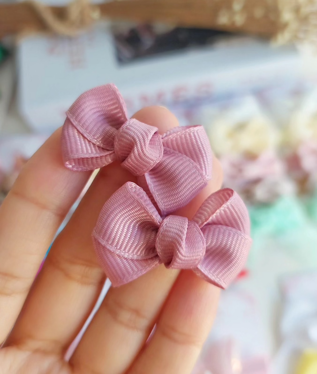 Laços para bebês recém-nascidas em tons pastéis